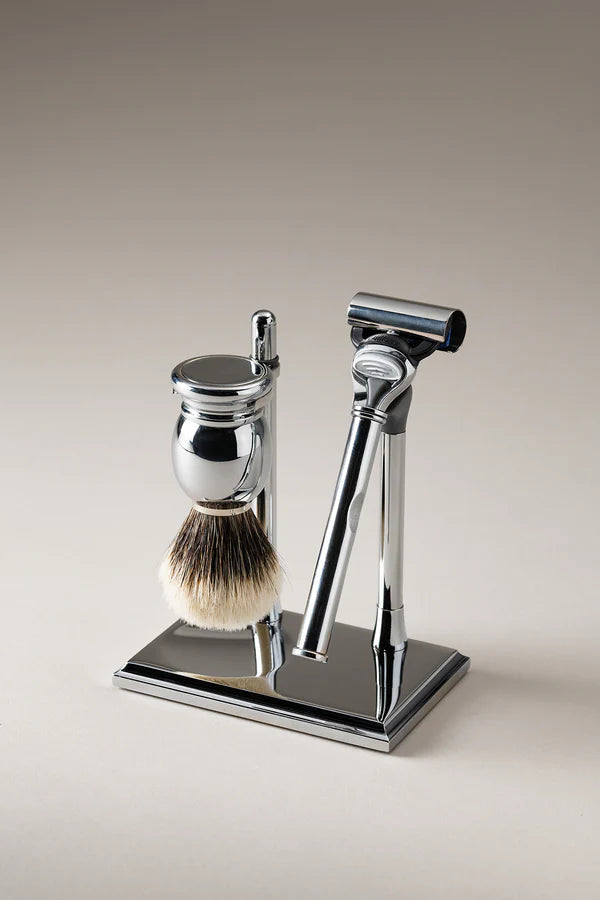 Rectangular brush razor set in chrome-plated brass