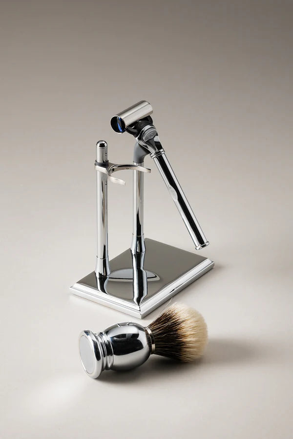 Rectangular brush razor set in chrome-plated brass