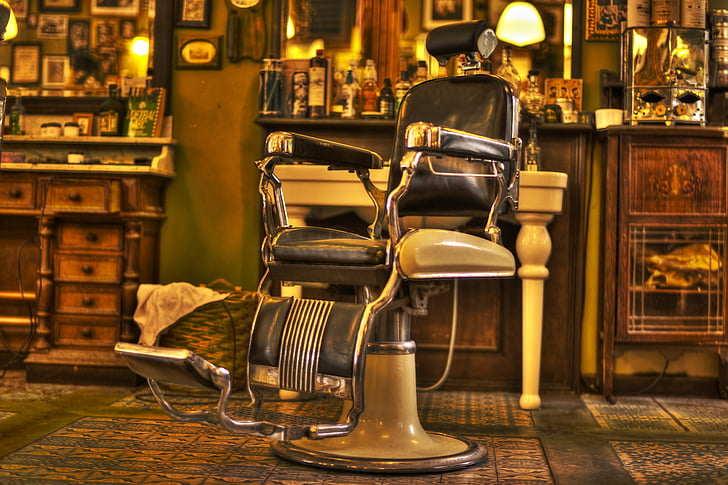 Windsor Elite Vintage Barber Chair – Antique Leather & Polished Steel